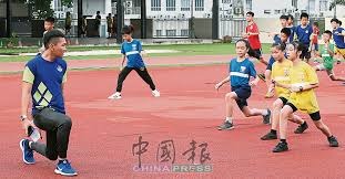 罗伊·哈勒戴在个人季后赛处女秀投出无安打比赛，成为历史第二人