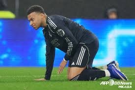 火力不够！斯玛特一人8记三分，其余湖人球员一共8记