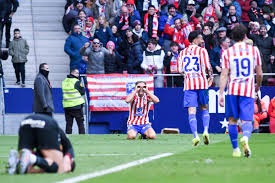 出席白宫晚宴后，C罗与美国防务部长合影